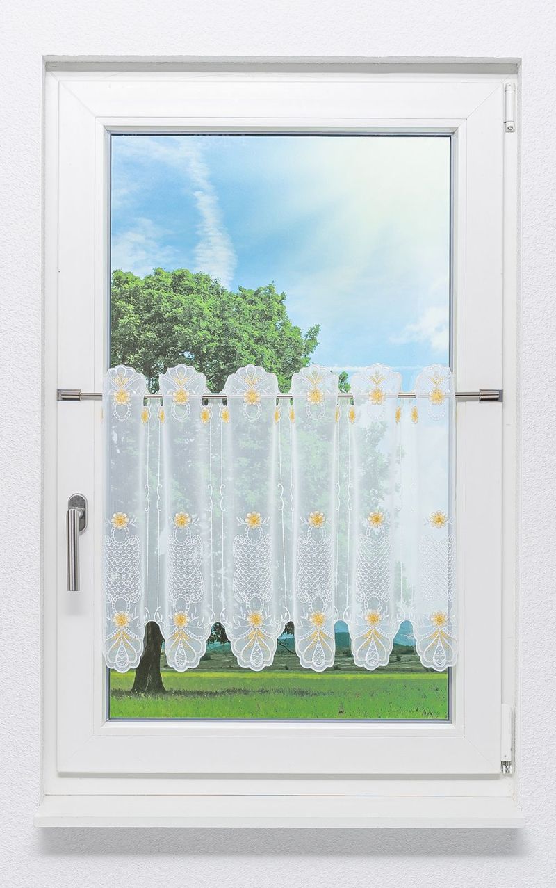 Scheibengardine aus Plauener Spitze - Blütezeit